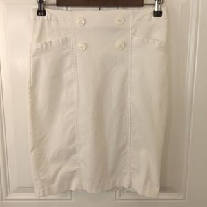 Verve ami white two pocket skirt with decorative four front buttons